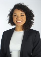 Retrato de THAINARA FARIA