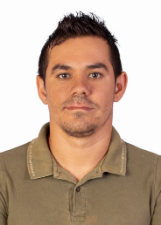 Retrato de LEONARDO BARROS