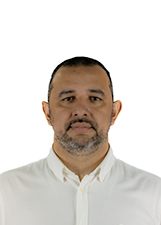 Retrato de FERNANDO MARINHO