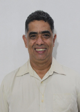 Retrato de LIO DE ROXO