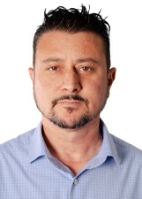 Retrato de LEANDRO MARINHO