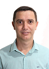 Retrato de HÉLCIO ROCHA