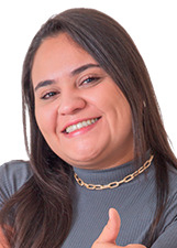 Retrato de CAROL NEVES FILHA DA LENINHA