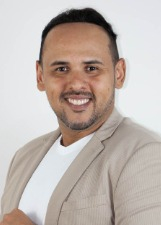Retrato de CHARLES CRISLAN