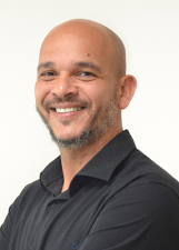 Retrato de FERNANDO LEAL