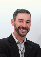 Retrato de DR NASSER FERES