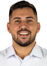 Retrato de LÉO GOMES