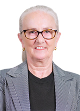 Retrato de ESTI ENGELMANN
