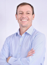 Retrato de JAMES CALGARO