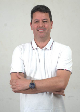 Retrato de CÉSAR BARROS