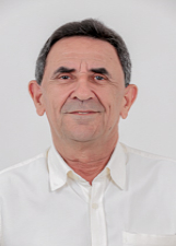 Retrato de REINALDO LIMA