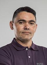 Retrato de HÉLIO DE NOVO