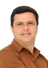 Retrato de LEONARDO MIRANDA