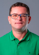 Retrato de HENRIQUE PINHEIRO
