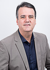 Retrato de EMERSON FLORES