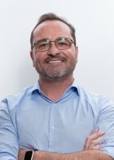 Retrato de FLÁVIO BUZZI