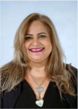 Retrato de LI CARVALHO