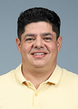 Retrato de DENIS MACHADO