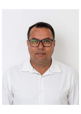 Retrato de HÉLIO RIBEIRO