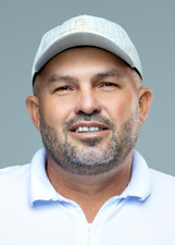 Retrato de CÉSAR DE AIRES