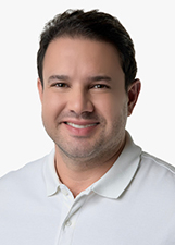 Retrato de LEO COUTO